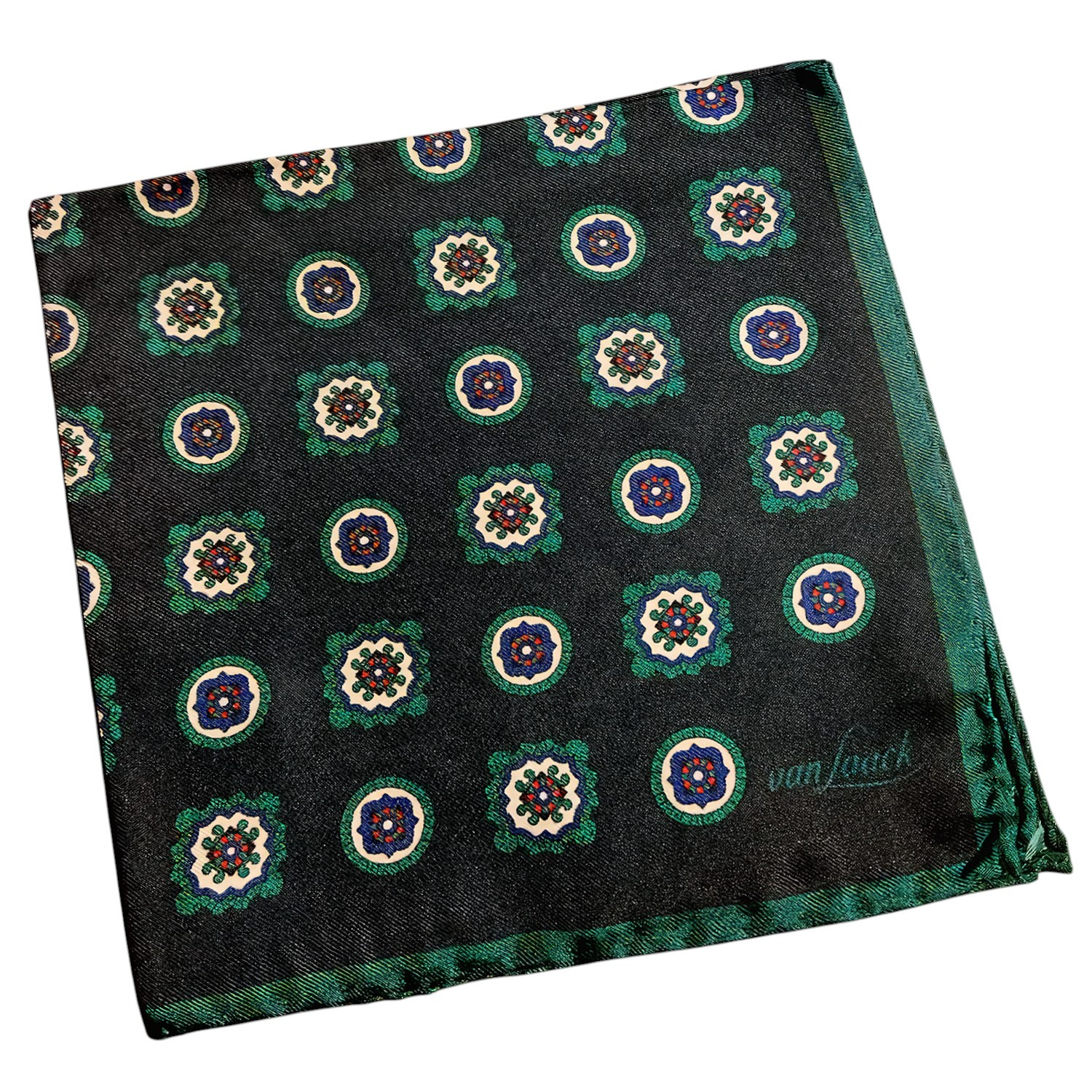 Pochette en soie a motifs médaillons verts Van Laack